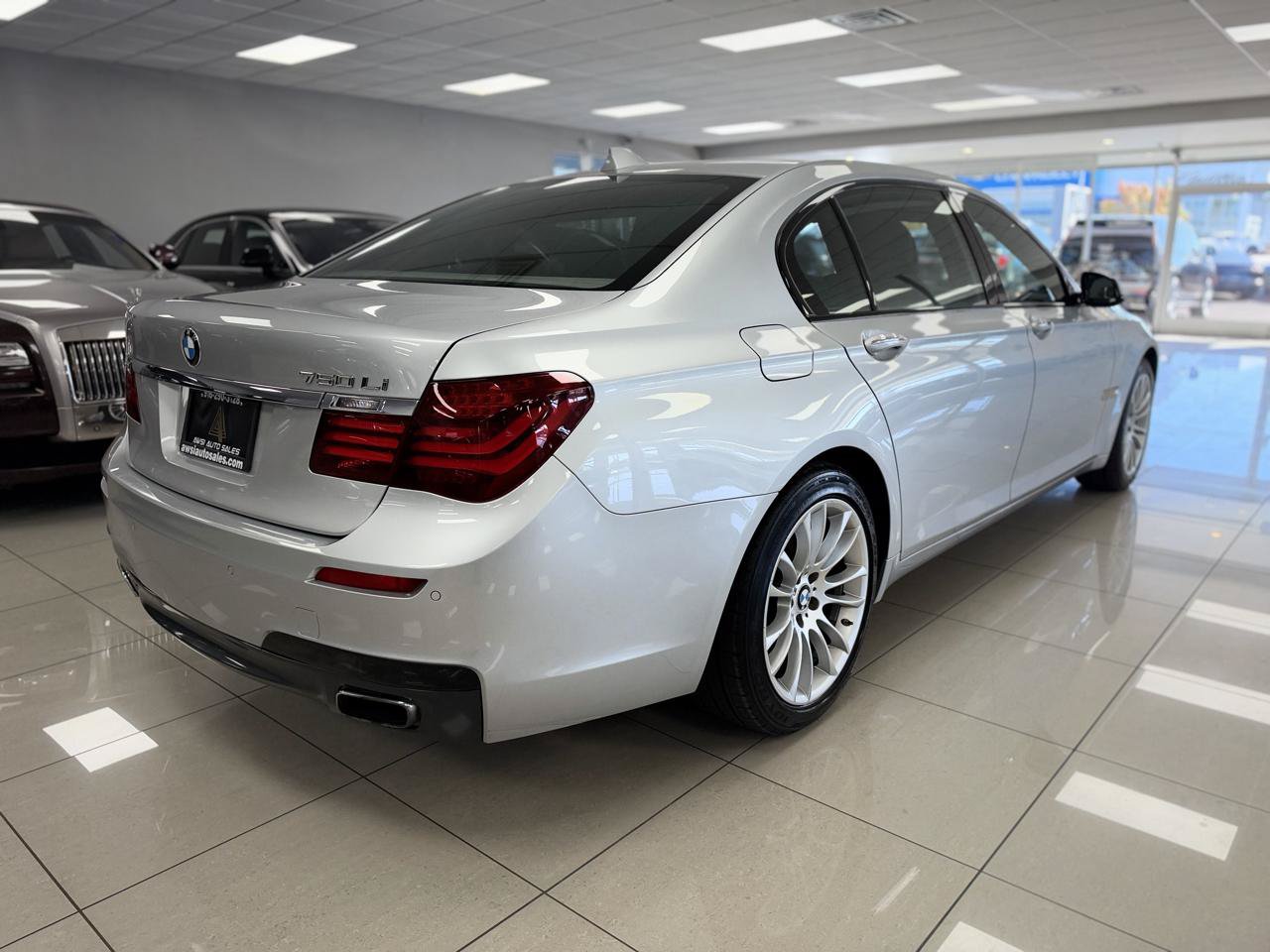 Used 2013 BMW 750Li RWD image 2