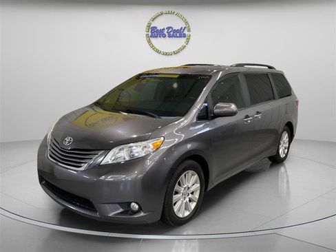 Used 2015 Toyota Sienna XLE w/ XLE Navigation Package AWD/4WD image 9