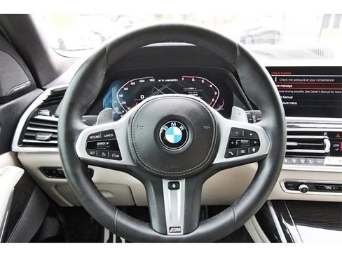 Used 2022 BMW X7 M50i w/ Luxury Seating Package image 15