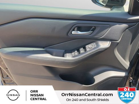 Used 2025 Nissan Rogue SV AWD/4WD image 16