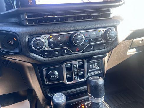 Used 2024 Jeep Gladiator Sport image 28