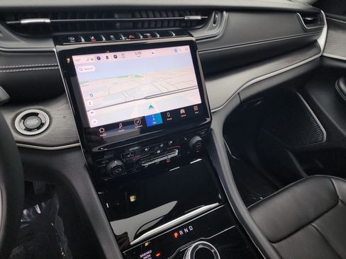 Used 2023 Jeep Grand Cherokee L Limited w/ Luxury Tech Group II image 16