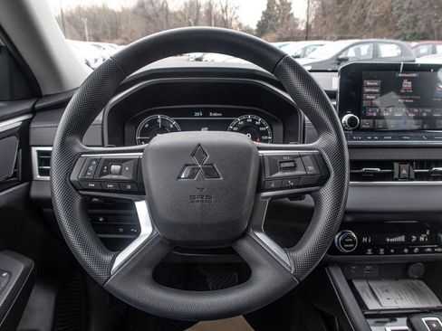 New 2025 Mitsubishi Outlander ES image 28