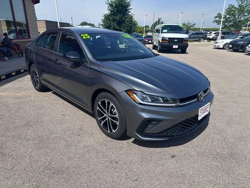 Used 2025 Volkswagen Jetta Sport FWD image 3