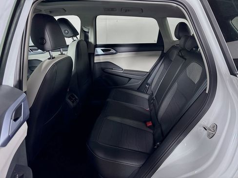 New 2025 Volkswagen Taos SE image 20