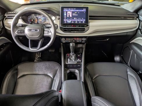 Used 2025 Jeep Compass Limited image 24