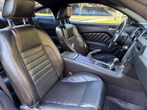 Used 2010 Ford Mustang Premium image 16