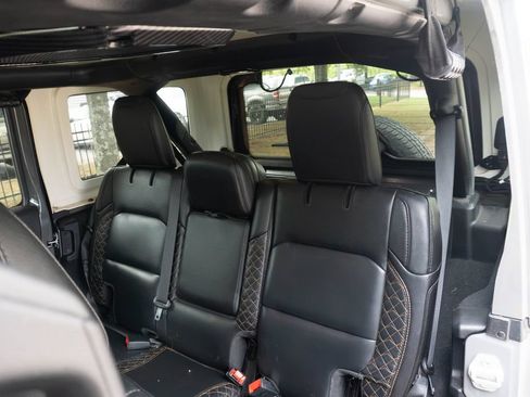 Used 2022 Jeep Wrangler Unlimited Sahara AWD/4WD image 15