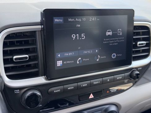 Used 2026 Hyundai Venue SEL FWD image 4