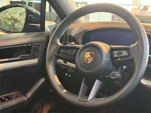 Used 2024 Porsche Cayenne Coupe image 12