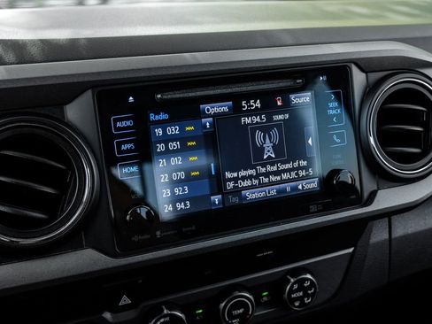 Used 2019 Toyota Tacoma TRD Sport w/ Technology Package image 38