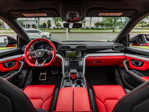 Used 2020 Lamborghini Urus AWD/4WD image 23