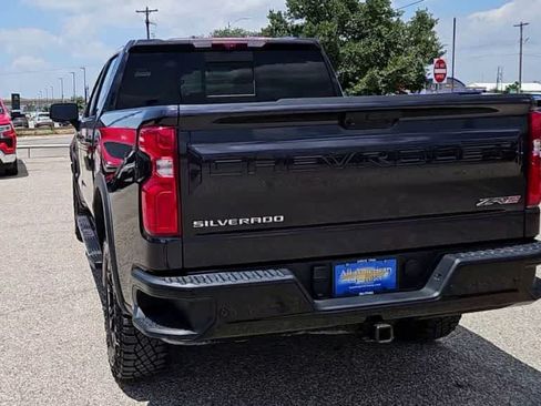 Used 2023 Chevrolet Silverado 1500 ZR2 w/ Technology Package AWD/4WD image 6
