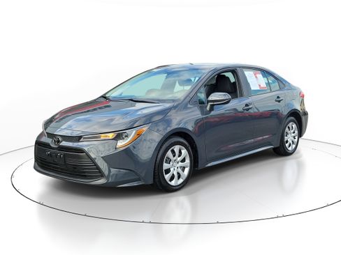 Used 2024 Toyota Corolla LE FWD image 2