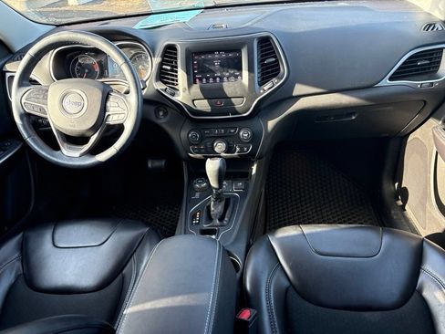 Used 2019 Jeep Cherokee Latitude Plus w/ Cold Weather Group AWD/4WD image 10