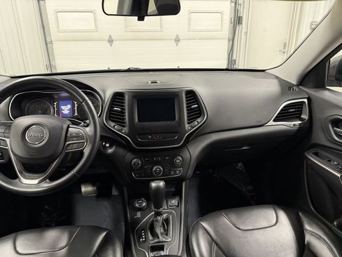 Used 2019 Jeep Cherokee Latitude Plus image 5