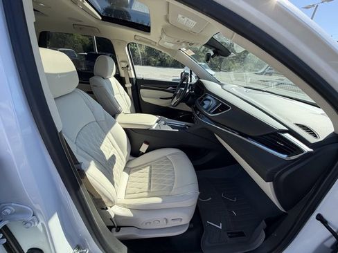 Used 2022 Buick Enclave Avenir w/ Avenir Technology Package image 8