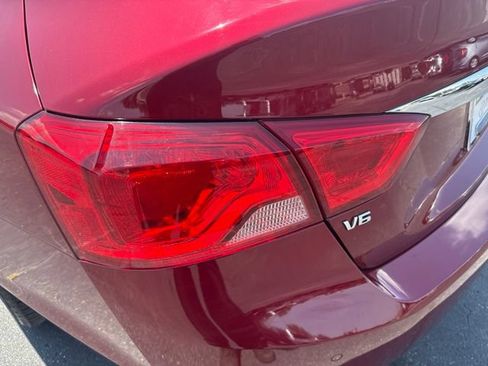 Used 2018 Chevrolet Impala LT w/ LT Leather Package FWD image 10