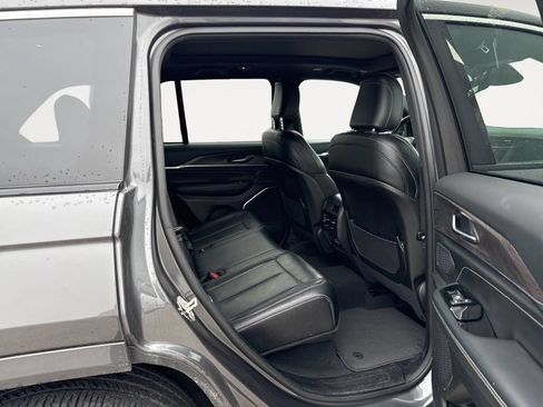 Used 2023 Jeep Grand Cherokee Overland AWD/4WD image 21