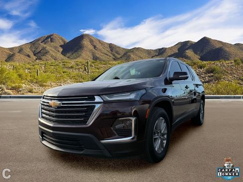 Used 2023 Chevrolet Traverse LT image 2