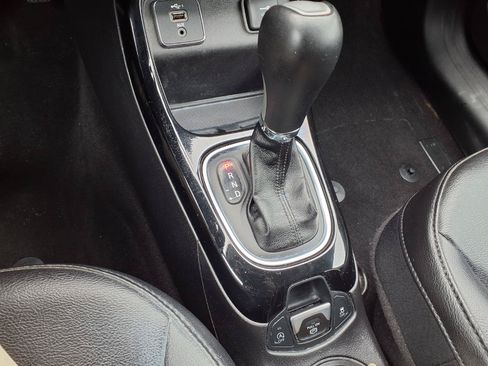 Used 2019 Jeep Compass Latitude FWD image 12