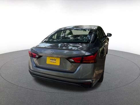 Used 2025 Nissan Altima 2.5 SV FWD image 15