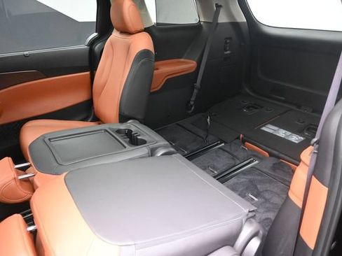 Used 2026 Kia Carnival SX w/ SX Dark Edition Package FWD image 22