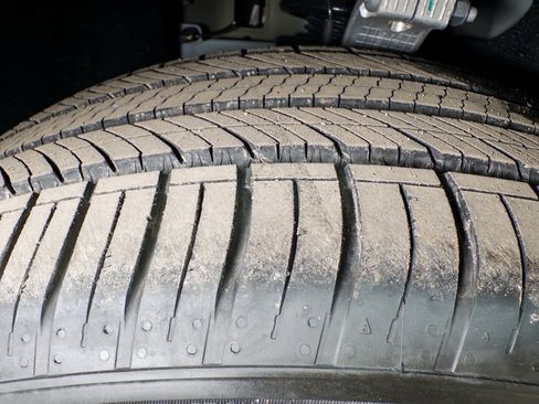 Used 2026 Tesla Model Y Long Range image 33