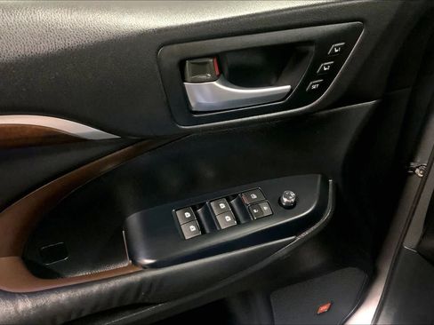 Used 2015 Toyota Highlander Limited Platinum AWD/4WD image 36