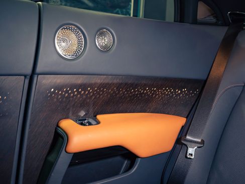 Used 2018 Rolls-Royce Wraith RWD image 30