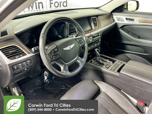 Used 2015 Hyundai Genesis 5.0 image 3