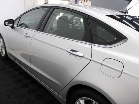 Used 2018 Ford Fusion SE FWD image 10
