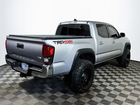 Certified 2018 Toyota Tacoma TRD Off-Road AWD/4WD image 7