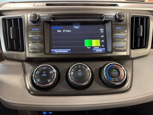 Used 2015 Toyota RAV4 LE FWD image 19