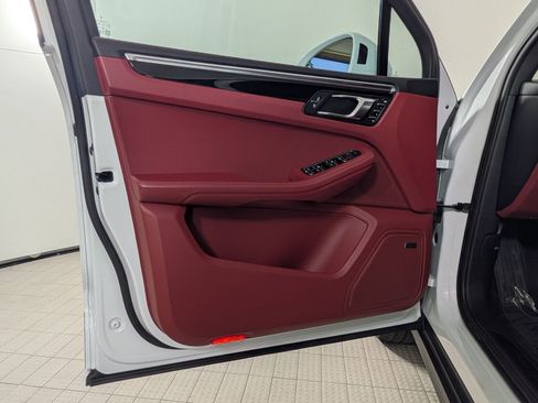 Certified 2024 Porsche Macan GTS AWD/4WD image 13