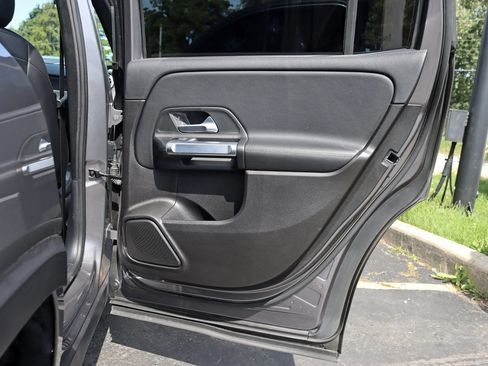 Used 2020 Mercedes-Benz GLB 250 4MATIC image 36