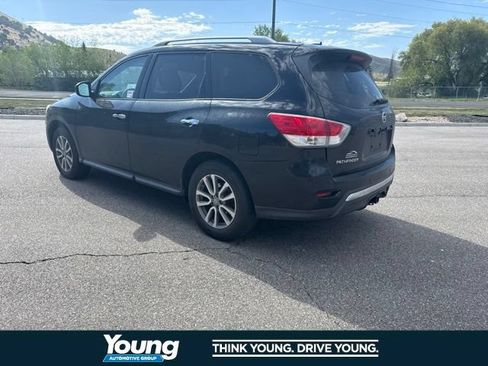 Used 2016 Nissan Pathfinder SV w/ Trailer Tow Package AWD/4WD image 4