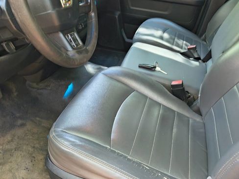 Used 2016 RAM 1500 Tradesman w/ Chrome Appearance Group RWD image 3