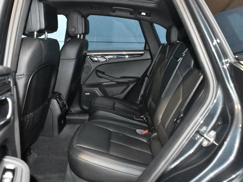Certified 2025 Porsche Macan image 22