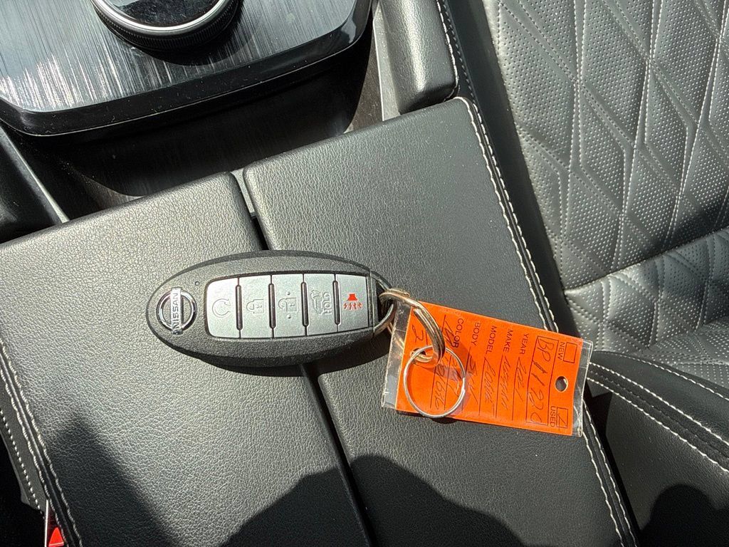 Used 2021 Nissan Rogue Platinum AWD/4WD image 39