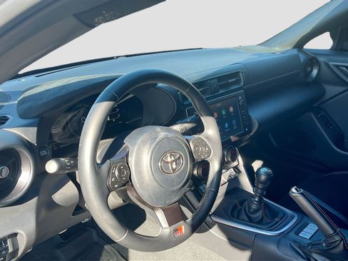 Used 2024 Toyota GR86 Premium image 9