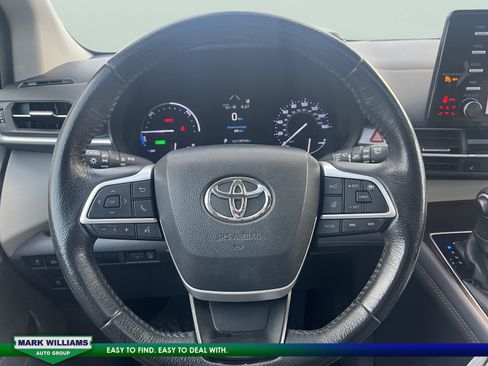 Used 2021 Toyota Sienna XLE image 14