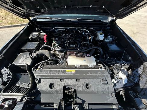 Used 2024 Toyota Tacoma TRD Off-Road AWD/4WD image 31