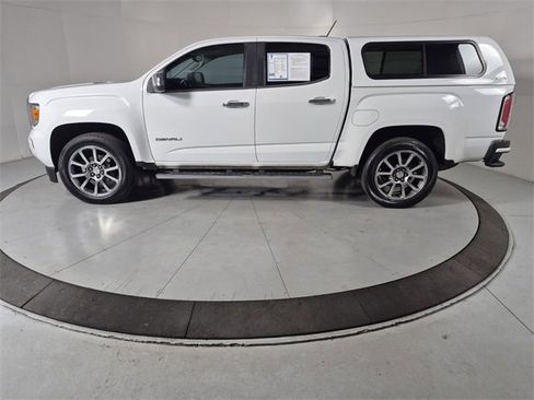 Used 2018 GMC Canyon Denali image 2