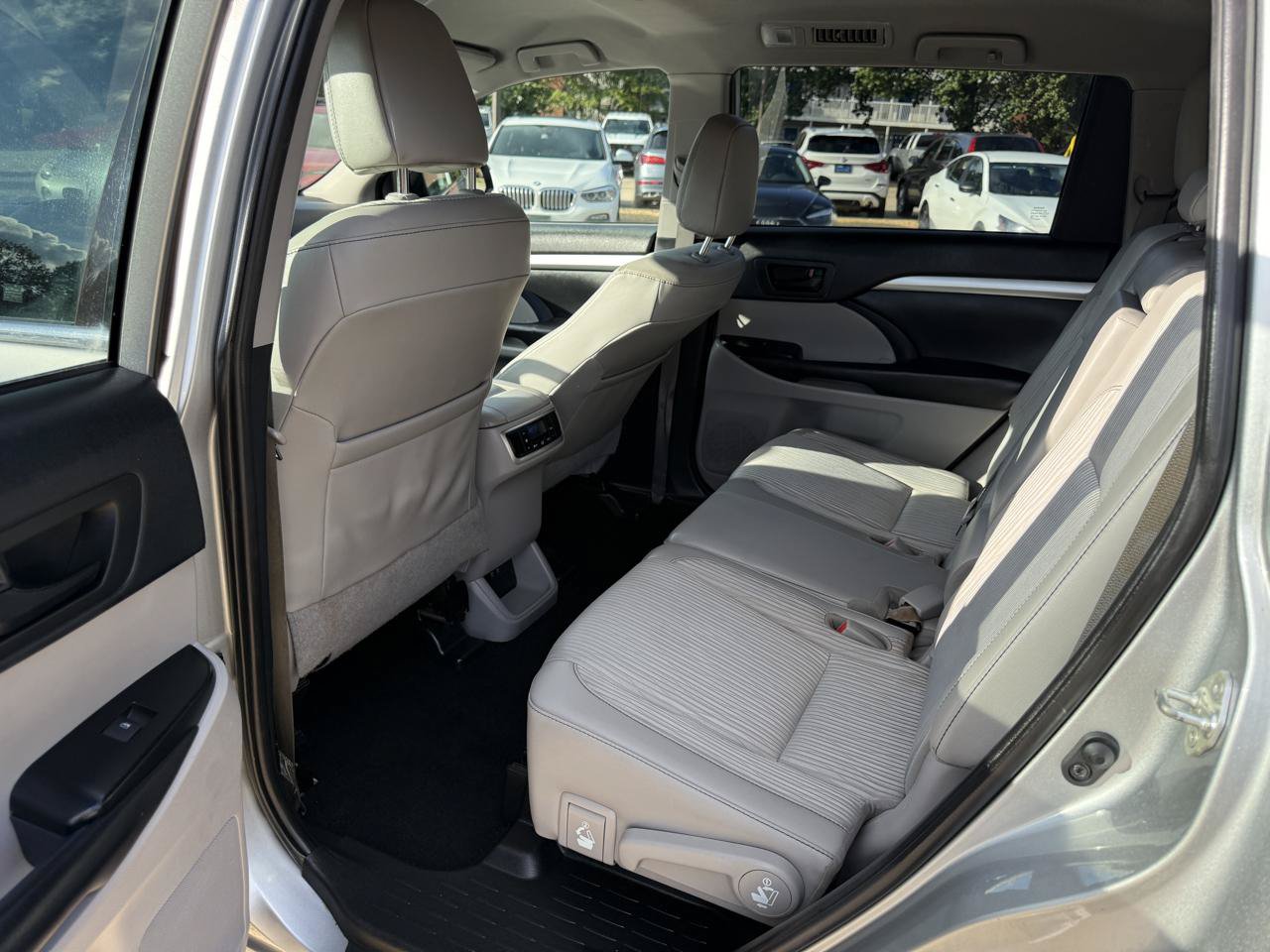 Used 2019 Toyota Highlander Plus FWD image 22
