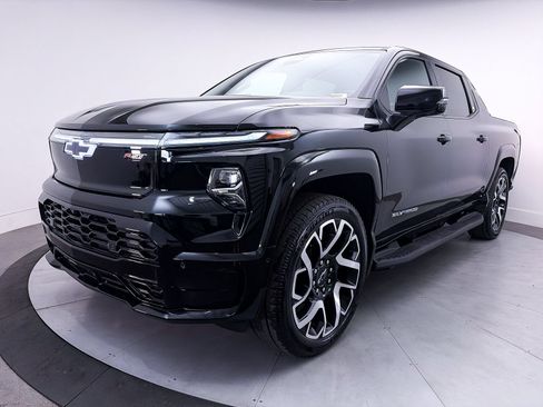 Used 2025 Chevrolet Silverado EV RST AWD/4WD image 13