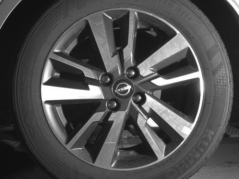 Used 2025 Nissan Versa SV image 14