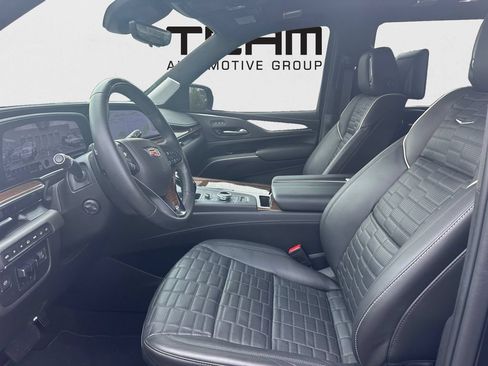 Used 2024 Cadillac Escalade Sport Platinum w/ LPO, Floor Liner Package AWD/4WD image 25