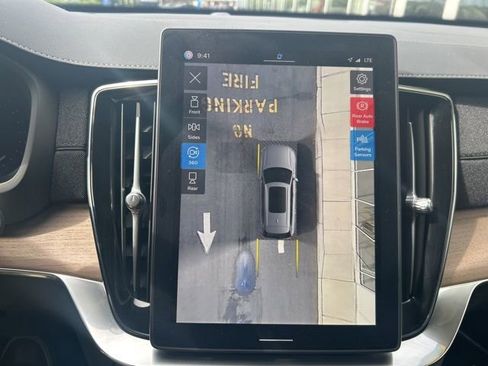 Certified 2025 Volvo XC90 B6 Plus AWD/4WD image 24