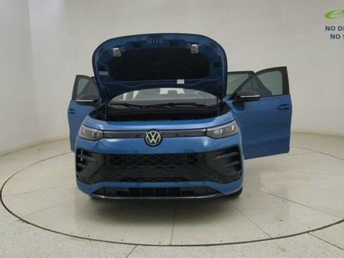 Used 2025 Volkswagen Tiguan SE R-Line FWD image 72